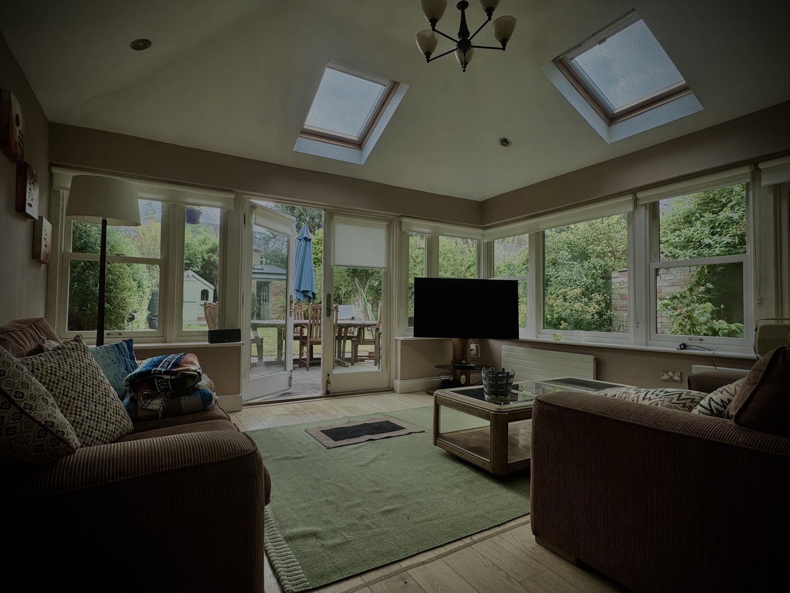 Sunroom cleaned from the glazing down to the floor